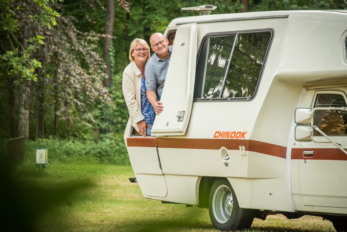 Thomas-en-Karin-van-Dijk-in-Toyota-Hilux-camper